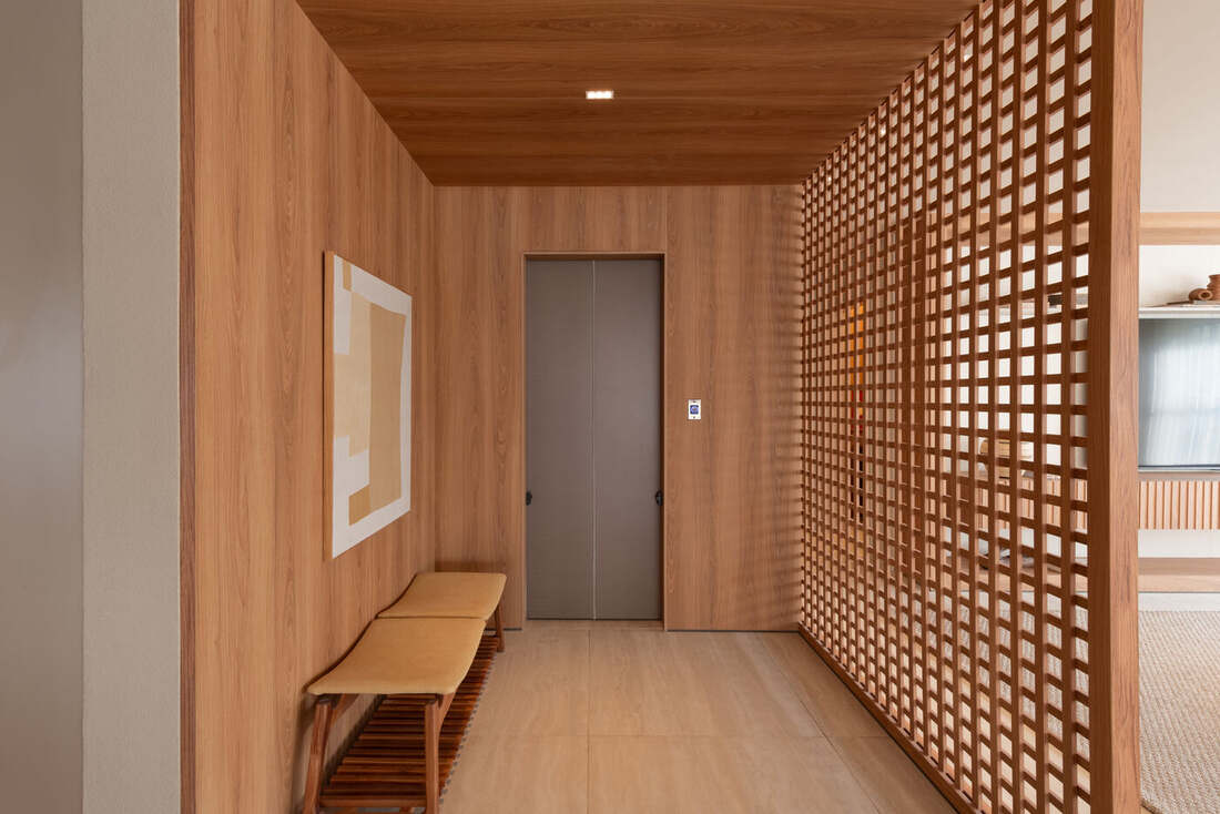 Hall do elevador privativo do apartamento decorado de 268 m², Moná Mooca Residences